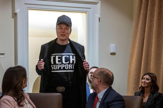 Phong thái đặc biệt của Elon Musk và ngôn ngữ cơ thể của người giàu nhất thế giới - Ảnh 2.