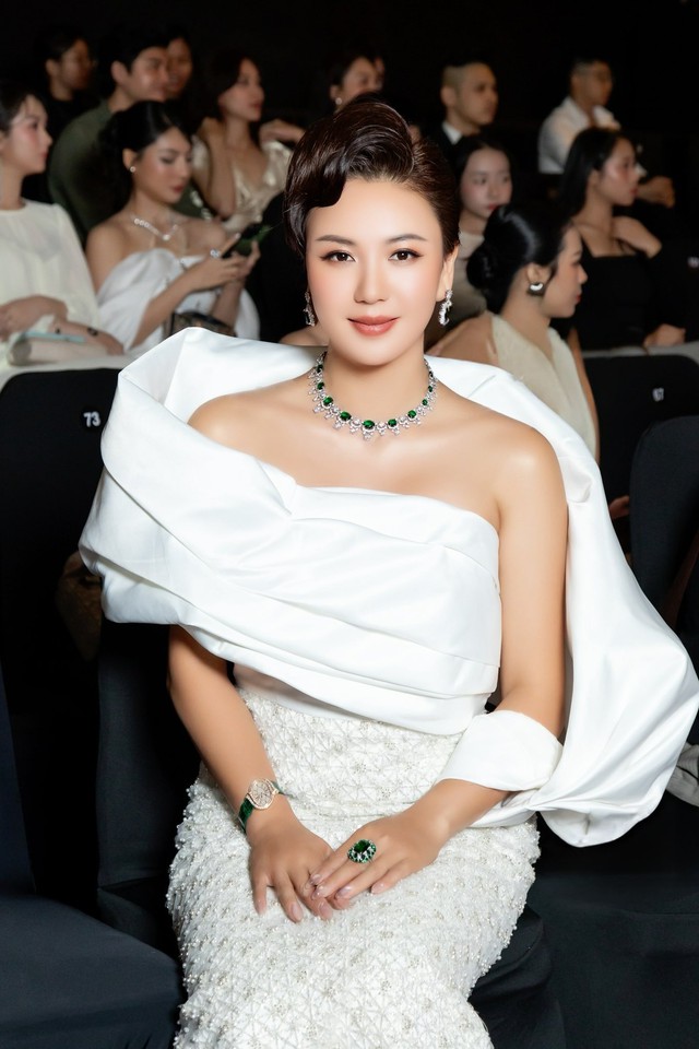  Céline Nhã Nguyễn: Nữ giám đốc xinh đẹp sợ độ cao nhưng chinh phục đỉnh Everest, - Ảnh 1.