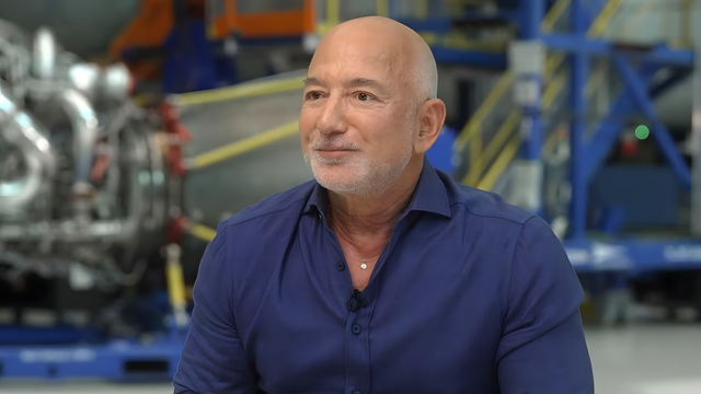 Jeff Bezos khen Tổng thống Trump: “Ông ấy trưởng thành và kỷ luật hơn ở nhiệm kỳ này” - Ảnh 2.
