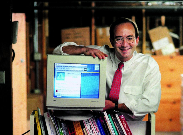 Jeff Bezos đang làm gì vậy: Từ ông chủ bị ghét nhất thế giới đến 
