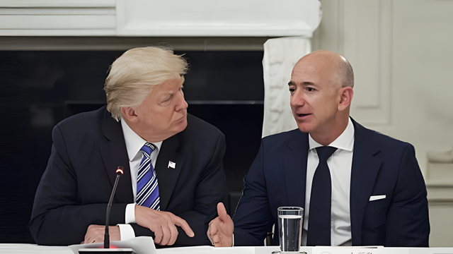 Jeff Bezos khen Tổng thống Trump: “Ông ấy trưởng thành và kỷ luật hơn ở nhiệm kỳ này” - Ảnh 1.