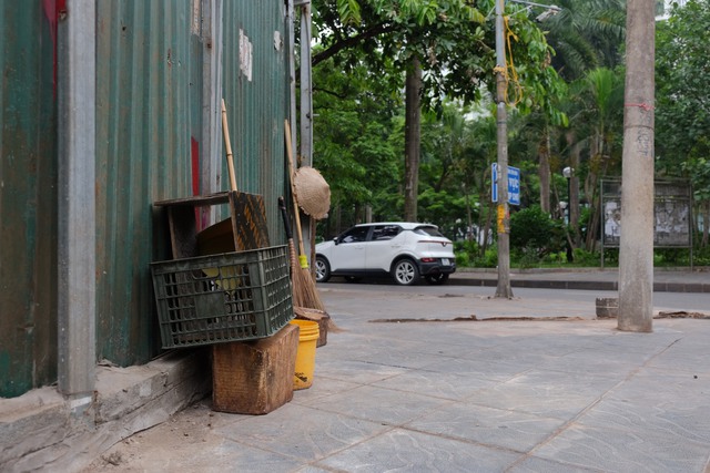 Khung cảnh khác biệt tại nơi từng là khu chợ tạm đông đúc tại Khu đô thị Trung Hòa - Nhân Chính - Ảnh 4.