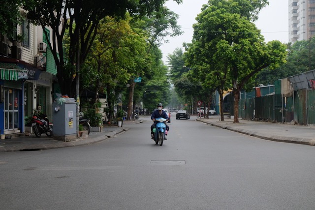 Khung cảnh khác biệt tại nơi từng là khu chợ tạm đông đúc tại Khu đô thị Trung Hòa - Nhân Chính - Ảnh 5.
