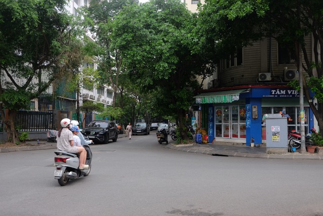 Khung cảnh khác biệt tại nơi từng là khu chợ tạm đông đúc tại Khu đô thị Trung Hòa - Nhân Chính - Ảnh 6.