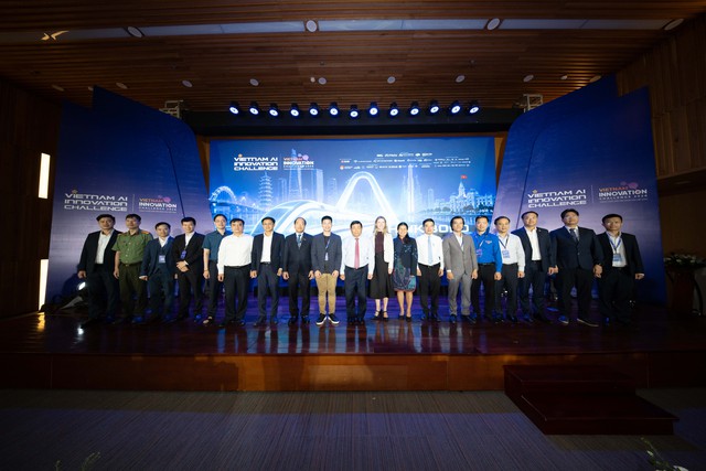 "70-90% code đã do AI viết": Khi 9 người làm bằng cả một tập đoàn và kỷ nguyên Hackathon 48 giờ - Ảnh 2.