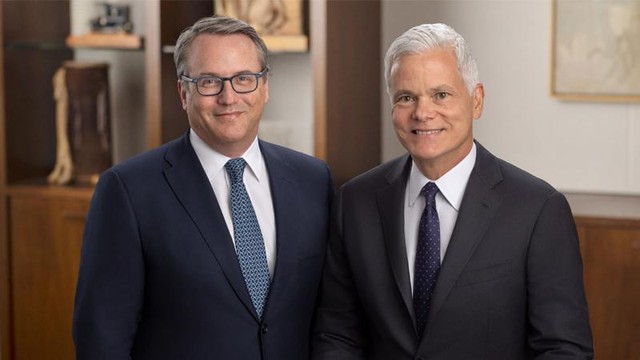 JPMorgan đặt cược 60 triệu đô để giữ chân hai người tham gia cuộc đua mà sẽ chỉ có một người thắng - Ảnh 3.