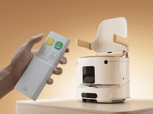 "Robot bồn cầu" giá hơn 100 triệu đồng gây bất ngờ tại triển lãm công nghệ, chỉ cần gọi một tiếng là tự chạy đến tận giường người dùng. - Ảnh 1.