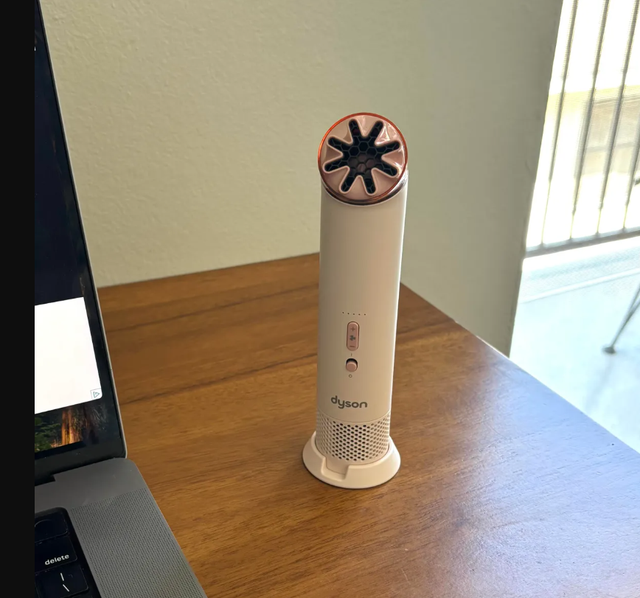 Dyson không đứng ngoài cuộc đua quạt cầm tay: Khi một món phụ kiện mùa hè trở thành sân chơi mới của công nghệ cao - Ảnh 4.