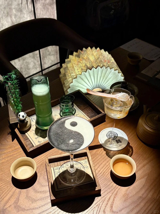 Giới trẻ Trung Quốc rủ nhau đi bar bắt mạch: Bác sĩ Trung y kê đơn, bartender pha "cocktail dưỡng sinh" riêng cho từng người - Ảnh 3.