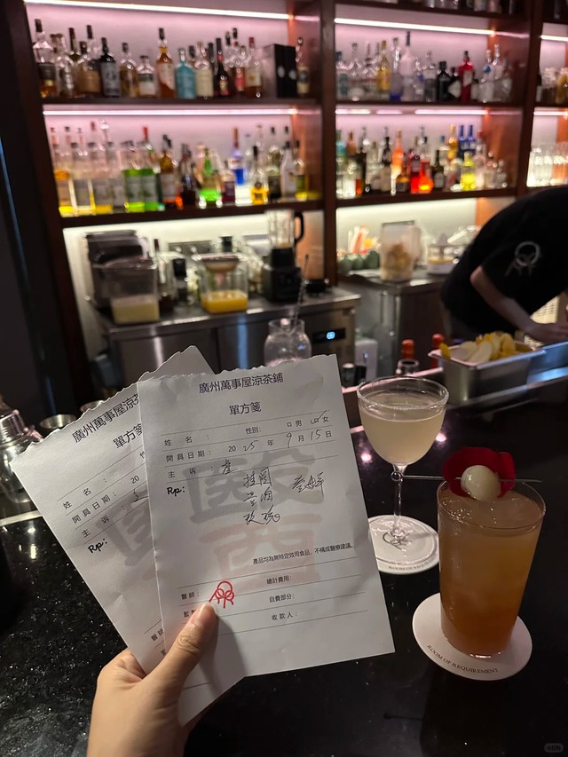 Giới trẻ Trung Quốc rủ nhau đi bar bắt mạch: Bác sĩ Trung y kê đơn, bartender pha "cocktail dưỡng sinh" riêng cho từng người - Ảnh 9.