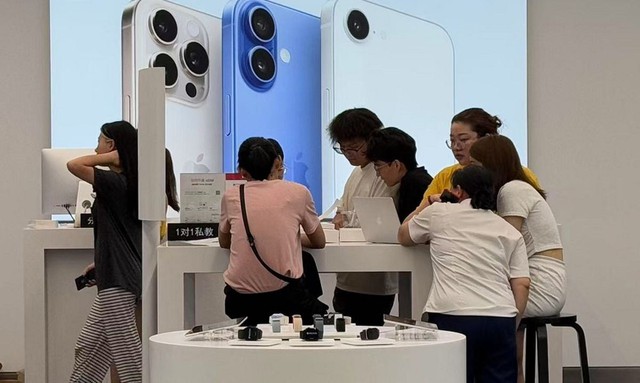 Sẵn sàng chi 400 tỷ tệ hậu Cao khảo nhưng phụ huynh Trung Quốc vẫn nói KHÔNG với túi hiệu và giày xịn - Ảnh 4.