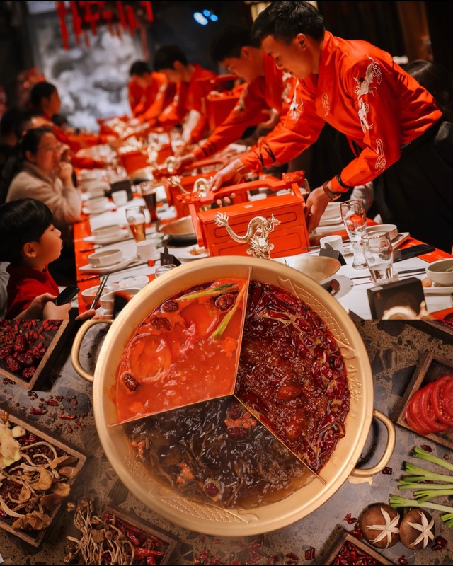 Nối gót Haidilao, Tiểu Long Khảm bành trướng lãnh địa sang trời Âu: Đưa nồi lẩu Tứ Xuyên đi "chinh phạt" thế giới - Ảnh 6.