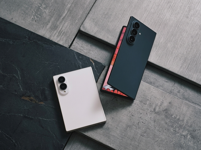 Người Việt bỏ hàng chục triệu đồng mua Samsung Galaxy Z Fold8 Ultra để làm gì? - Ảnh 1. Người Việt bỏ hàng chục triệu đồng mua Samsung Galaxy Z Fold8 Ultra để làm gì? - Ảnh 1.
