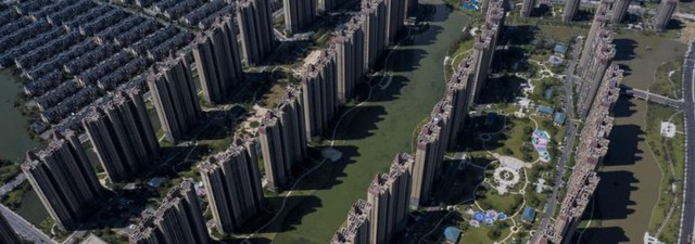 Từ nụ cười đắc thắng đến cái cúi đầu trước pháp luật: Cú ngã ngựa chấn động của trùm BĐS giàu nhất châu Á Hứa Gia Ấn - Ảnh 2.