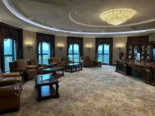 Hé lộ cuộc sống xa hoa của ông trùm địa ốc Evergrande: 3 máy bay riêng, nước khoáng 7,8 triệu đồng một chai - Ảnh 5.