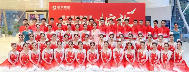 Hé lộ cuộc sống xa hoa của ông trùm địa ốc Evergrande: 3 máy bay riêng, nước khoáng 7,8 triệu đồng một chai - Ảnh 7.