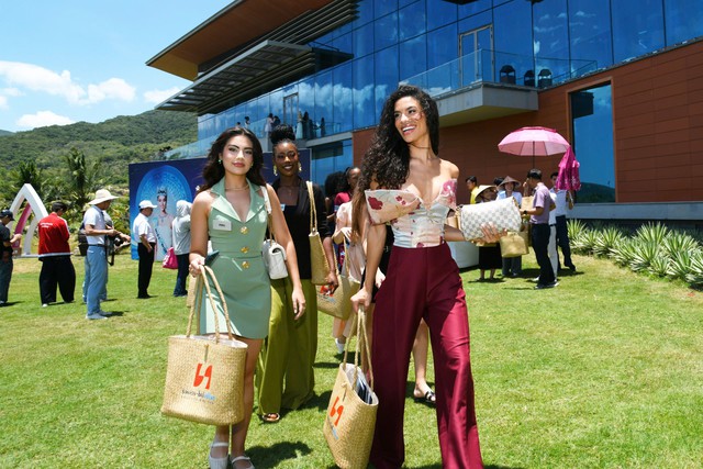 Dàn hoa hậu quốc tế Miss World 2026 khám phá “viên ngọc” thiên nhiên Bình Tiên - Ảnh 1.