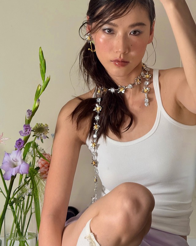 Không phải Dior hay Chanel, đây mới là thương hiệu khiến giới trẻ phát cuồng sắn đón: Có gì phía sau những chiếc kẹp tóc hình dâu tây, lõi táo? - Ảnh 11.