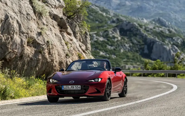Mazda MX - 5 thuần điện chuẩn bị ra mắt: Cuộc cách mạng trong thế giới xe thể thao - Ảnh 1.