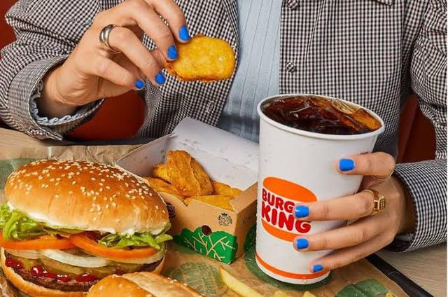 Đăng ảnh que thử thai hai vạch rồi im lặng 24 giờ, Burger King khiến cả McDonald's lẫn Taco Bell phải nhảy vào bình luận - Ảnh 3.