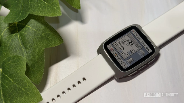 Pebble không muốn thành Apple Watch, BOOX cũng chẳng muốn thành iPad: Khi "làm ít hơn" trở thành xu hướng mới của công nghệ - Ảnh 1.