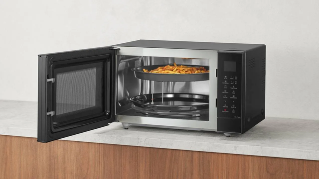 Khi lò vi sóng muốn "cướp việc" của nồi chiên không dầu: Panasonic đang theo đuổi xu hướng thiết bị "4 trong 1" - Ảnh 1.