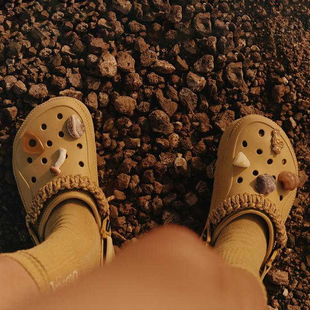 Nghịch lý "đôi dép quốc dân" Crocs tại Hàn Quốc: Bán khắp ngõ ngách, nhưng tiền không ở lại Seoul - Ảnh 4.