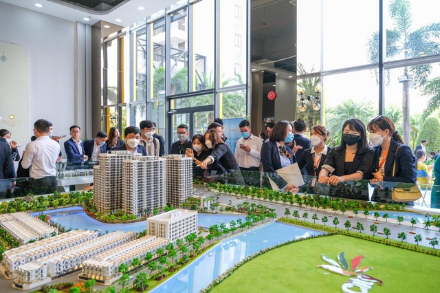 Giá bất động sản chiết khấu mạnh nhưng chuyên gia cảnh báo 4 điều người vay ngân hàng phải tính trước khi xuống tiền - Ảnh 2.