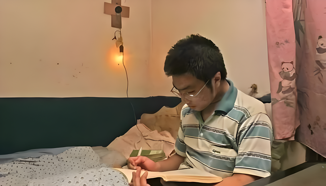 Vương Tư Hàm và Cú trượt dài buộc thôi học sau ánh hào quang thần đồng 14 tuổi - Ảnh 3.