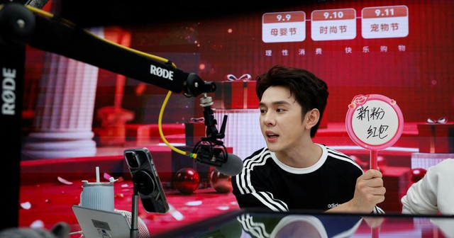 Giới bán hàng livestream Trung Quốc gặp đối thủ không bao giờ mệt: AI avatar bán được 212 tỷ tiền hàng trong 6 tiếng, rẻ hơn người thật 90% - Ảnh 3.