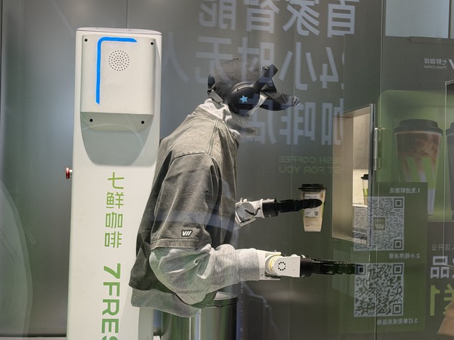 JD.com ra mắt tiệm cà phê robot mở 24/24, một tiếng phục vụ được 202 ly đồ uống - Ảnh 1.