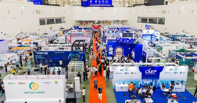 Xe điện, robot, AI, bán dẫn cùng 'đổ bộ' Hà Nội: Bên trong triển lãm hơn 2.000 gian hàng phủ kín 70.000m2 - Ảnh 1.