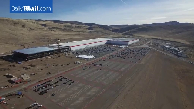 Nhìn từ trên cao toàn cảnh nhà máy Gigafactory của Tesla