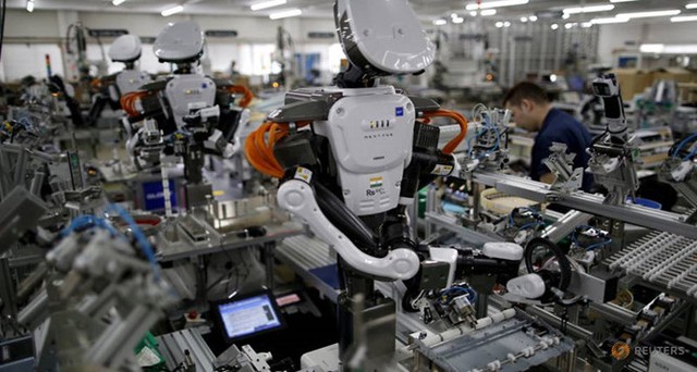 Cách mạng 4.0 đến, một doanh nghiệp lớn ở Hà Nội đã sa thải 80% công nhân vì robot: Chúng tôi cũng đau xót lắm! - Ảnh 2.