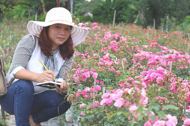 Âm thầm nghỉ việc, vay nặng lãi trồng 6.000 gốc hồng - Ảnh 1.