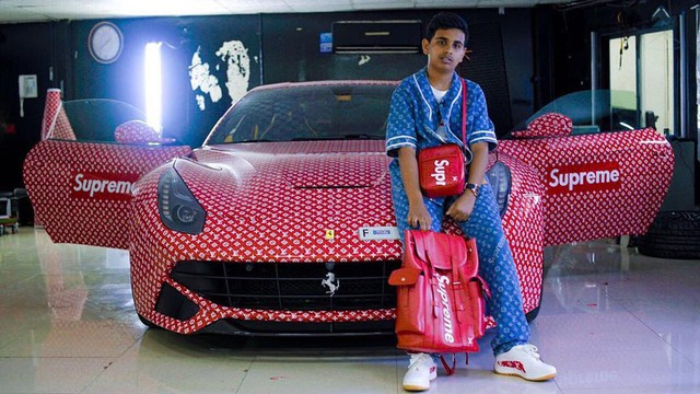Tuy nhiên, Rashed Saif Belhasa cũng rất nổi tiếng trên YouTube và Instagram với tên Money Kicks. Tính đến nay, Money Kicks đã có hơn 661.000  người theo dõi trên Instagram và hơn 779.000 người theo dõi trên Youtube.