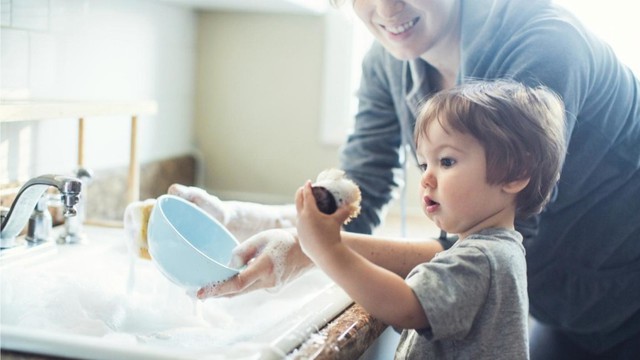 Nghiên cứu kéo dài suốt 75 năm: Muốn con lớn lên thành công, bố mẹ hãy cho trẻ làm việc nhà từ khi còn nhỏ - Ảnh 3.