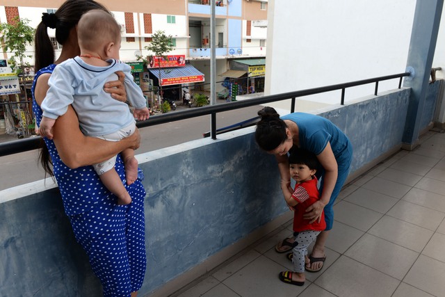 
Các dãy hành lang thông thoáng, sạch sẽ là nơi vui chơi của người lớn và trẻ nhỏ.
