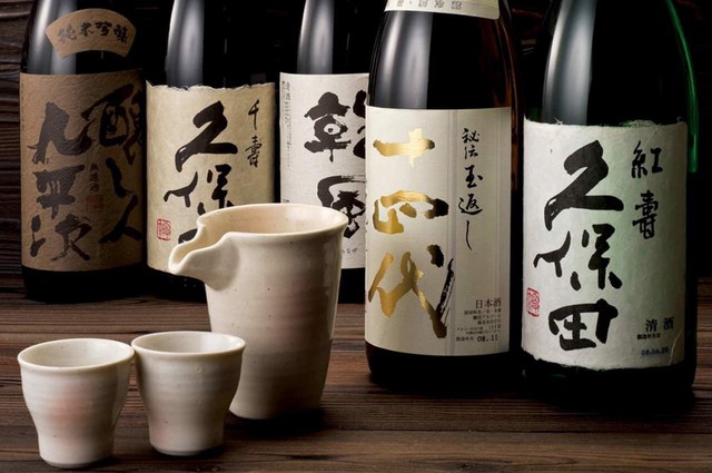 Người giàu Nhật sẵn sàng chi rất nhiều tiền cho một chai Nihonshu chất lượng chứ không ưa sử dụng rượu ngoại nhập.