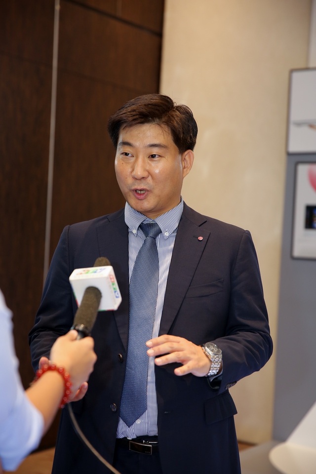 
Ông Park Heon Chang, Giám đốc Ngành hàng Công nghệ thông tin công ty LG Electronics Việt Nam
