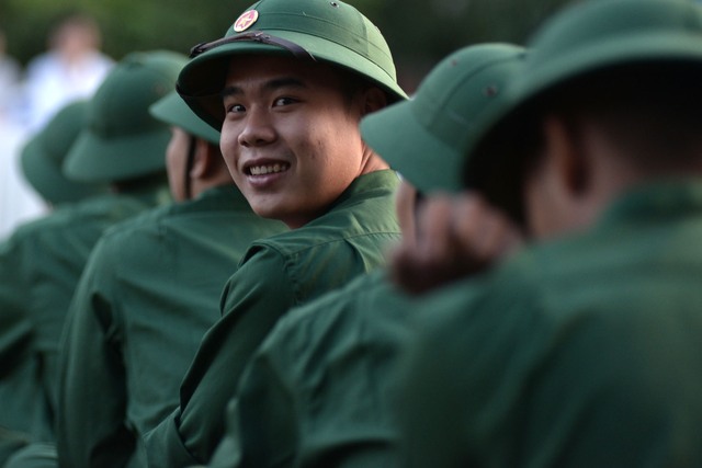 Hình ảnh Bí thư Đinh La Thăng tiễn tân binh lên đường nhập ngũ tại Tp.HCM - Ảnh 4.