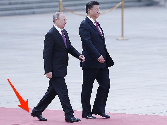 
Tổng thống Nga Vladimir Putin nhờ giày dép để cải thiện chiều cao.
