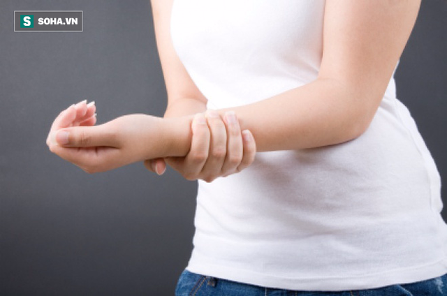 
Dấu hiệu nhỏ như đau tay cũng là một triệu chứng không thể coi thường. (Ảnh minh họa).
