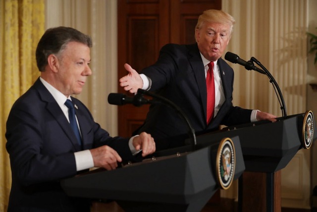 
Tổng thống Colombia Juan Manuel Santos và Tổng thống Mỹ Donald Trump
