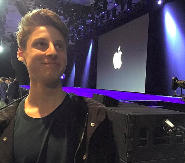 
Ben Pasternak tại hội nghị WWDC của Apple, chàng trai ít tuổi này từng nổi như cồn với một ứng dụng do chính anh ta phát triển nên.
