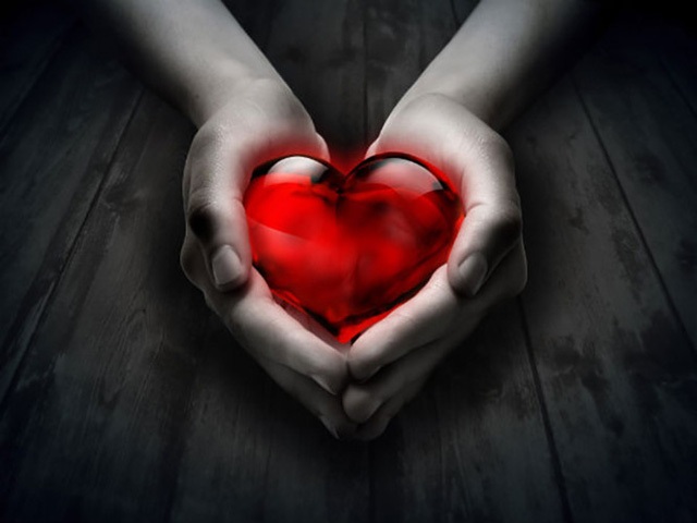 Bảo vệ trái tim: Hạt dưa hấu là một nguồn cung cấp magiê cần thiết cho chức năng bình thường của tim. Nó cũng duy trì mức huyết áp bình thường và tăng cường quá trình trao đổi chất. Đây là một trong những lợi ích sức khoẻ hàng đầu của hạt dưa hấu.