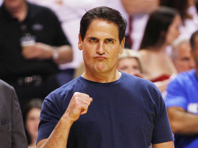 Tỉ phú Mark Cuban chia sẻ bài học nhớ đời về tiền bạc của ở tuổi 20, đó cũng là sai lầm nhiều người đang mắc mà không hay biết - Ảnh 1.