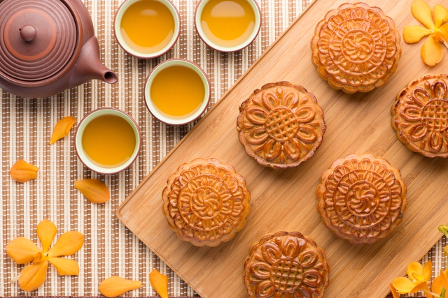 Bánh trung thu là một món ăn truyền thống nổi tiếng của châu Á