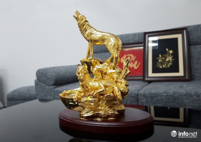 Đại gia chi chục triệu sắm Linh khuyển mạ vàng đón Tết Mậu Tuất 2018 - Ảnh 1.