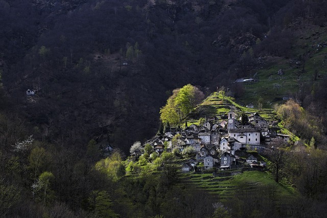 Ngȏi làng Thụy Sĩ này sẽ trả cho bạn 60.000 Euro ᵭể sṓng ở ᵭó - Ảnh 2.